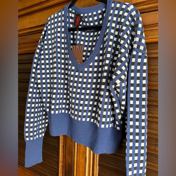 Happy Sheep NWT Size Medium blue Square and cream V neck super soft - Picture 6 of 8